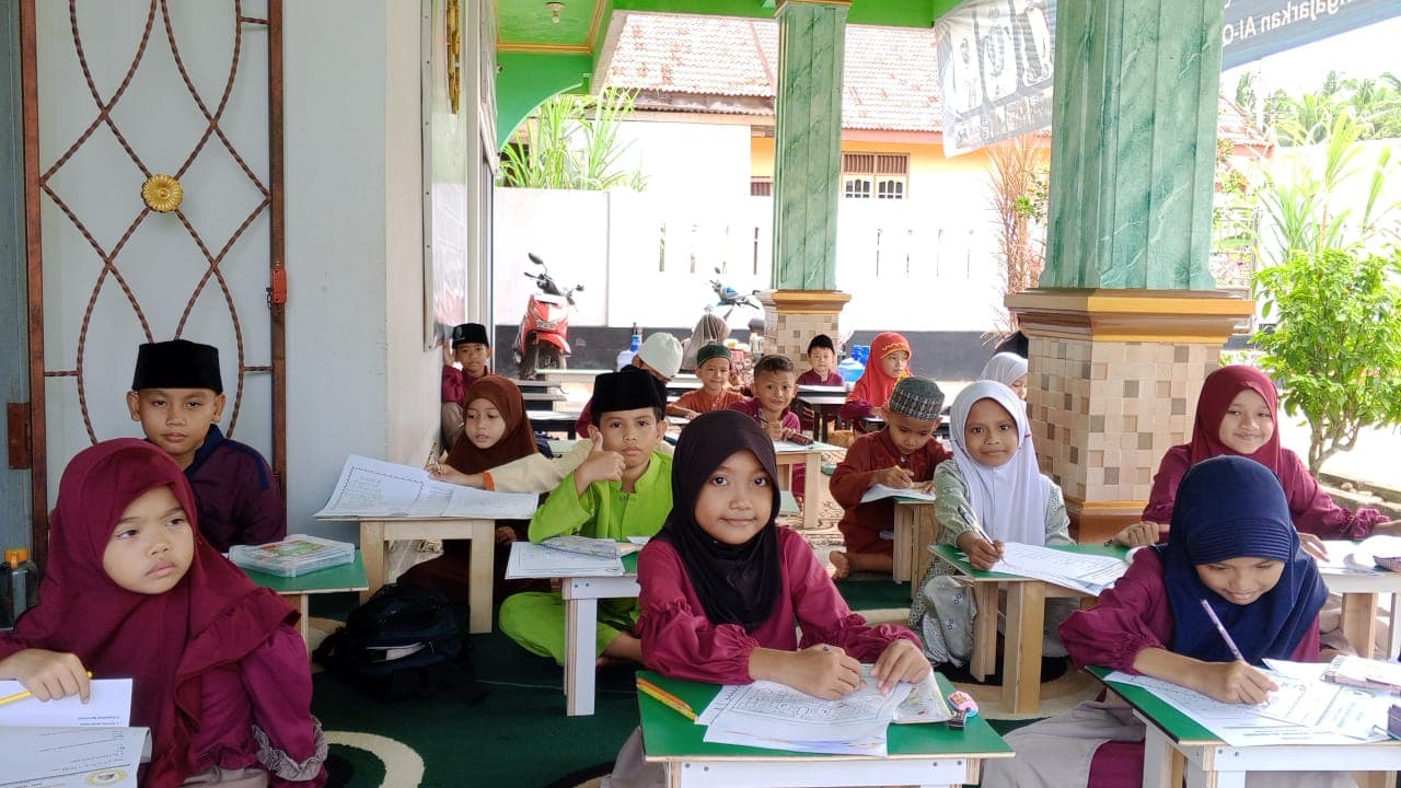 Membuat Karya Seni Kaligrafi